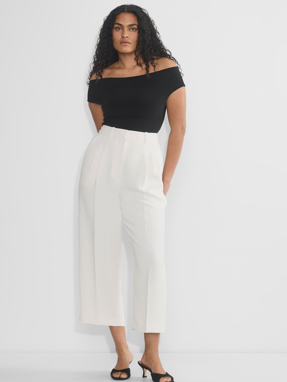 Aritzia Wide Leg Crop Pants in White